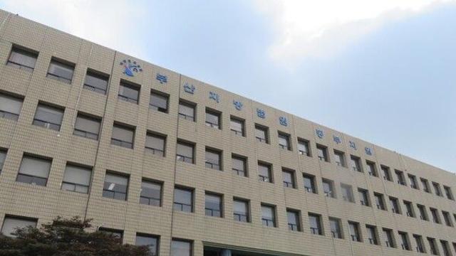 '비자금·뇌물' 부산 건설사 일가 징역형 집유…실형 면해