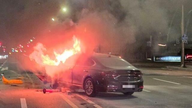 부산서 음주운전 30대 중앙분리대 '쾅'…차량 화재