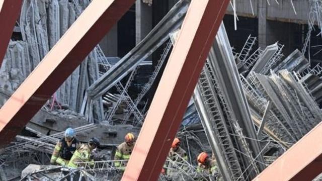 광주대표도서관 붕괴···2명 매몰 ‘실종’, 밤샘 수색에도 흔적 못 찾아