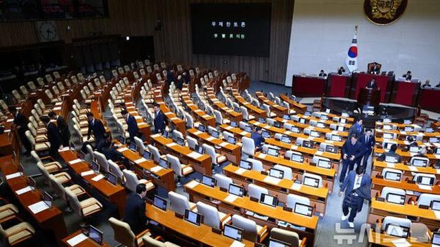 與野, 임시국회 '필버 대전' 이틀차…은행법 개정안 상정