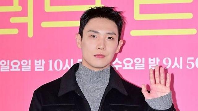 이준에 큰절한 '워크맨' 카페 점장…