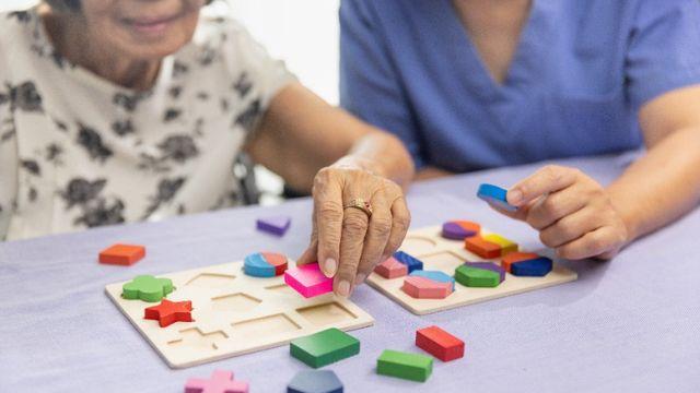 치매 환자와의 대화, 가족이 꼭 알아야 할 ‘단계별 대응법’
