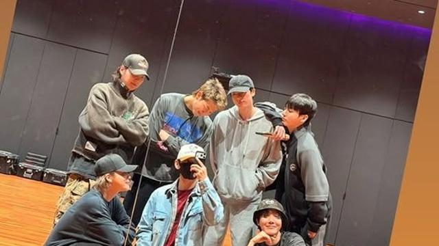 방탄소년단 다 모였다…'해체 언급 사과+정국 열애설' 속 컴백 임박? [엑's 이슈]