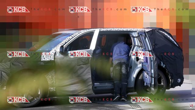 네오룬과 똑같다! 제네시스 GV90 인테리어 최초 포착