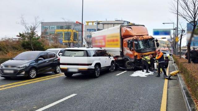 울산 서동로터리 인근서 13대 연쇄 추돌…인명피해는?