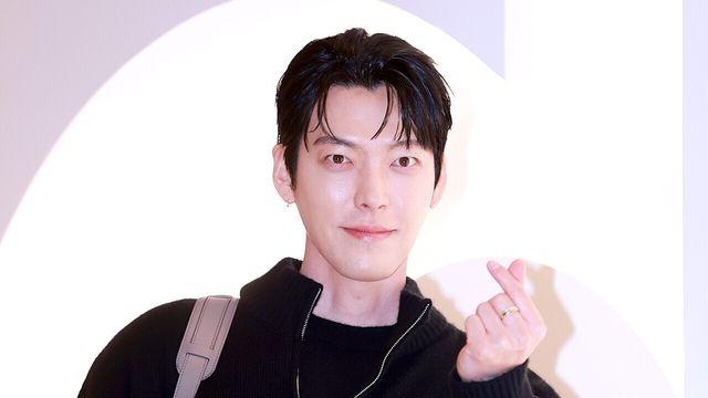 [NC포토] '♥신민아' 김우빈, 예비신부 향한 하트