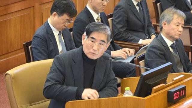 김용현 前국방장관 구속기간 연장 되나…法, 심사 시작