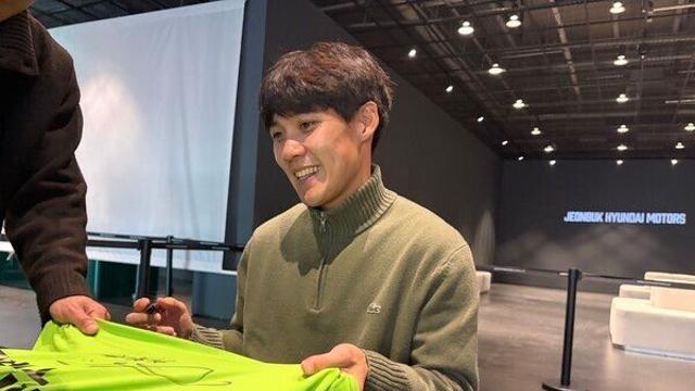 [STN 현장] ‘전북 20년→굿바이 레전드’ 최철순의 마지막 여정, ‘팬 사인회∙일일 알바 변신’