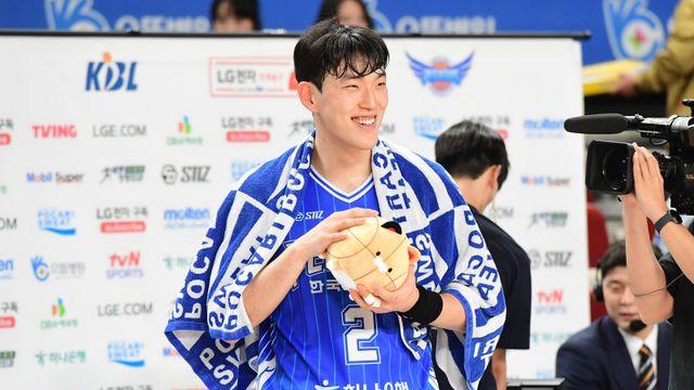 감독과 마찰→이제는 팀의 조율자…대역전극 이끈 포워드 신승민