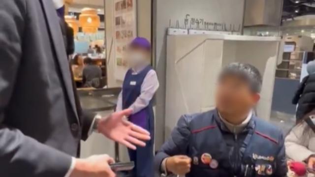 '노조 조끼' 입었다고 출입 제지…롯데백화점 식당가 논란