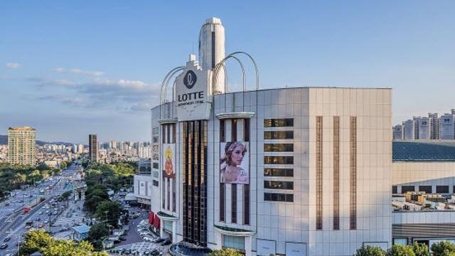 '노조조끼' 손님 제지 논란 롯데百…정현석 대표 직접 사과