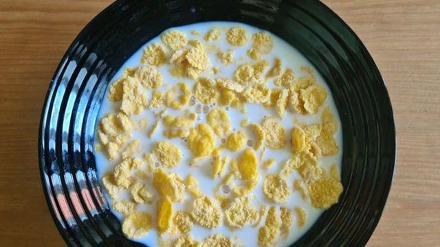 '빵 반죽 만들던 켈로그 형제가..' 이런 비하인드 있을 줄이야, 알고 보면 너무 흥미로운 시리얼의 탄생 순간