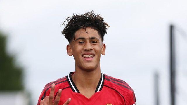 ‘93년’ 맨체스터 유나이티드 아카데미 역사 최고 재능 등장...퍼거슨도 직접 만났다