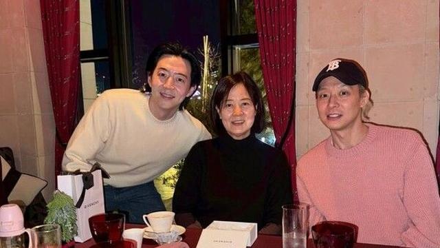 박유천, 붕어빵 모친과 근황 공개