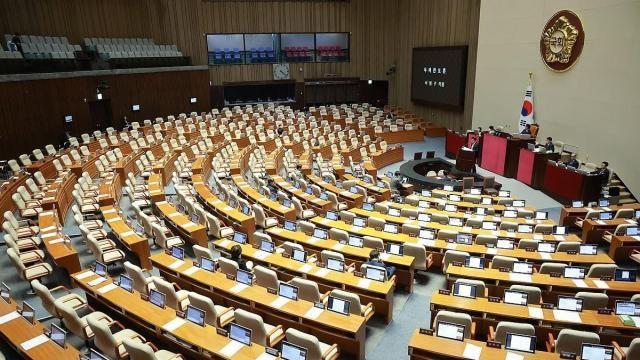 與, 본회의서 경찰직무집행법 처리 전망…3박 4일 필버 종료