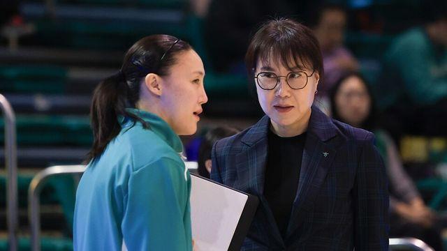 수석코치 정선민·최고참 김정은, 이상범 매직 돕는 '언니 리더십'