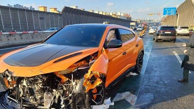 인천대로서 중앙선 침범한 람보르기니…반대편 외제차 3대 충돌