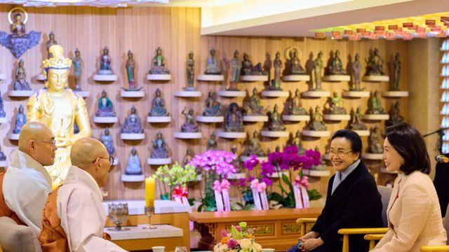 김혜경 여사, 라오스 주석 부인과 조계사 방문…불교 매개 문화 교류