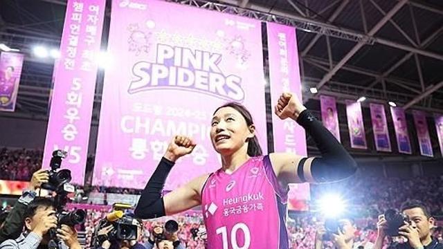 [스포츠10대뉴스] ⑧김연경 우승으로 화려한 피날레…현대캐피탈 트레블 달성