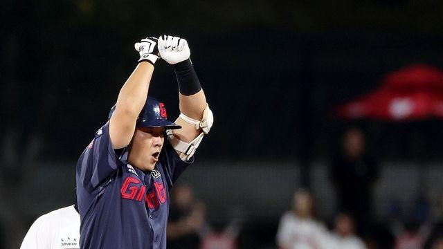 프로야구 롯데 내야수 정훈 은퇴…