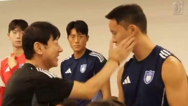 일방적 폭행? 친근감의 표시? 신태용 전 감독-정승현 논란 영상 공개…해석의 여지 남아