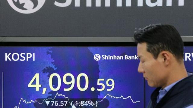 ‘AI 거품론‘에 눈치보기 장세…코스피, 1.8% 하락 마감