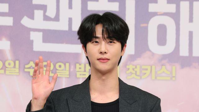 방탄소년단 진 닮은 꼴… ‘키스는 괜히 해서!’ 김무준이 그려내는 순정남 [RE스타]