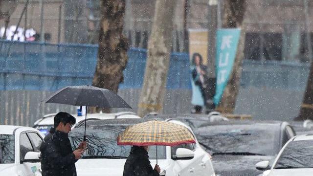 전국 흐리고 수도권·충북 등 약한 비[오늘날씨]
