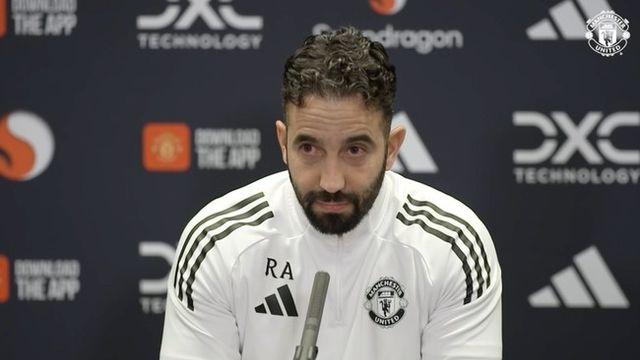 세상에 이런 일이! ‘쓰리백 고집불통’ 아모림, 드디어 포백 쓴다...“4-3-3 포메이션 변화 고려”