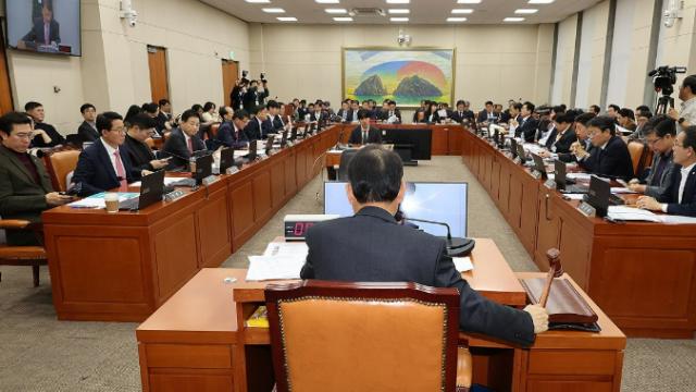 개인정보 대량 유출 땐 매출 10% 과징금…개인정보보호법 소위 통과