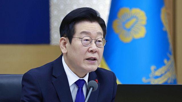 李대통령, 생중계 업무보고에 