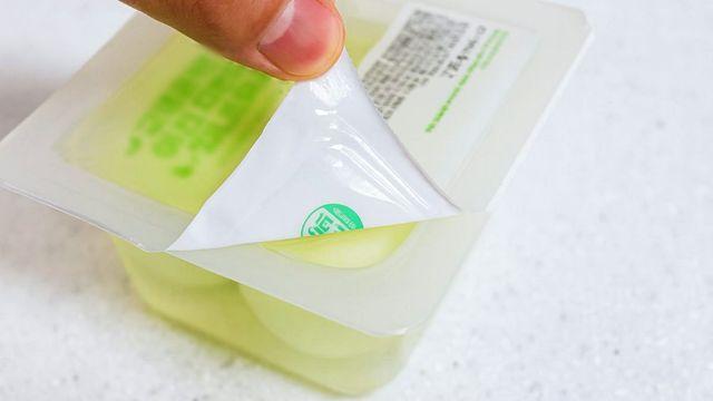 치킨무 '이렇게' 뜯으면, 국물 절대 안 쏟아요…치킨집 아들이 알려준 '꿀팁'