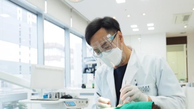 뜨거운 국물 안주에 차가운 술 즐겼다간 치아 크랙 위험 ↑