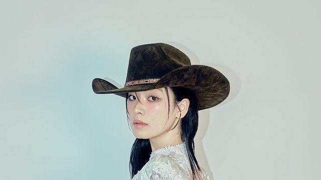 이주영, 이색 크리스마스 파티 화보…자유 에너지 폭발