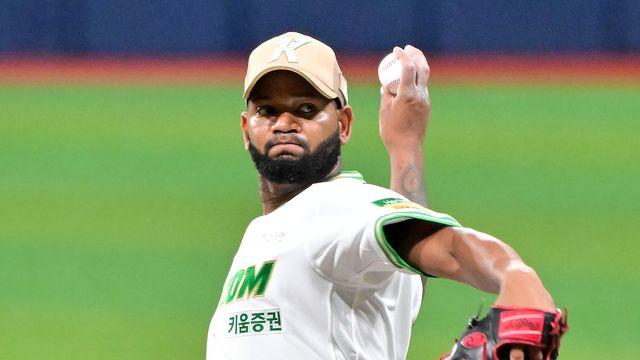 'KBO 54승 투수 90만 달러에 韓 남았다' 키움 알칸타라와 재계약…와일스·브룩스·카나쿠보 영입→외인 구성 마무리 [공식발표]