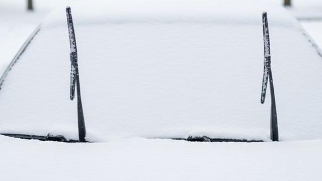 알고 보면 99%는 모른다...겨울 와이퍼가 얼었을 때 잘못 하면 완전히 망가집니다