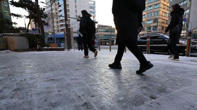 '기온 뚝' 아침 최저 -6도…남부내륙 중심 일교차 15도[내일날씨]