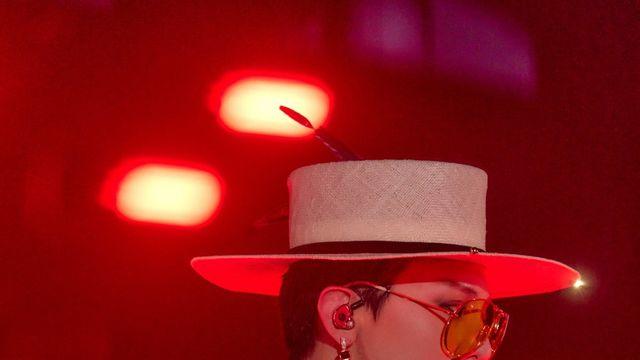 지드래곤, 옷도 주얼리도 단 하나…샤넬과 완성한 무대