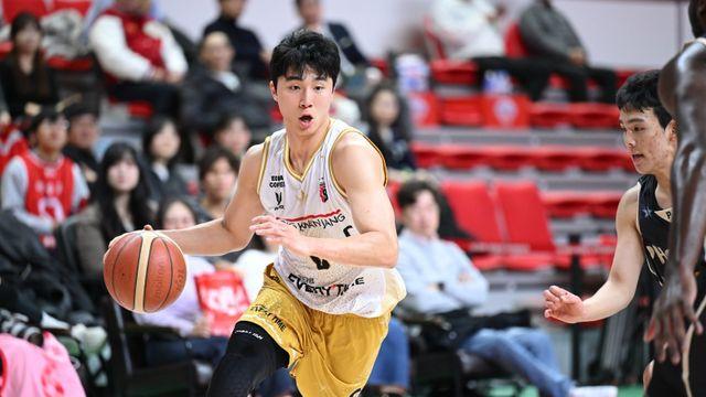 주장의 힘! 박지훈 시즌 최다 타이 22점 폭발…정관장 2연패 탈출, 1위 LG 맹추격 [SD 울산 스타]