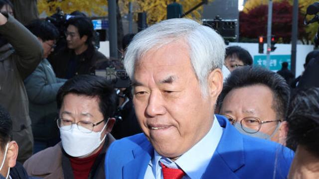 검찰, 전광훈 목사 구속영장 반려… 경찰에 보완수사 요구