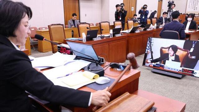 법사위 '허위조작정보근절법' 의결…국힘 