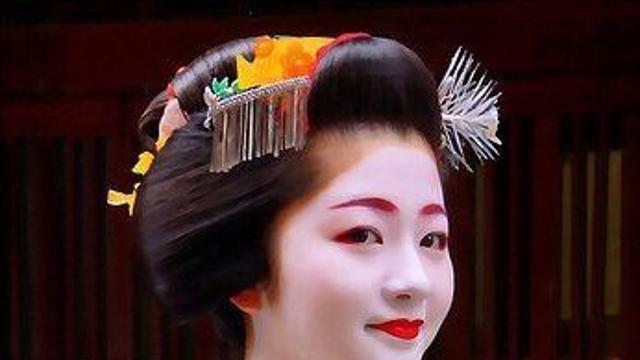 연봉 10억 일본 최고 몸값 94년생 게이샤 