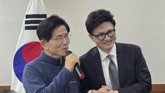 김문수 “한동훈은 잘라낼 보배가 아니다” 공개 지지 왜?