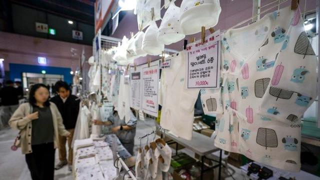 작년 육아휴직자 ‘역대 최대’···“‘아빠’ 비중 30% 육박, 첫 6만명 시대”