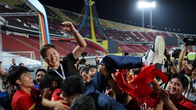 '동남아 3관왕' 김상식 해냈다!…베트남, 동남아게임 결승서 태국 3-2 역전승→3개 대회 싹쓸이