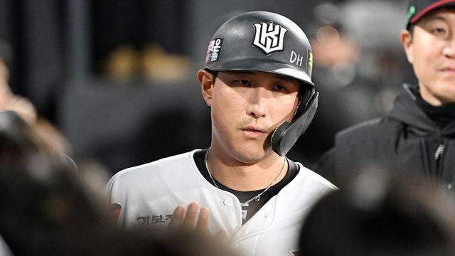 '이럴 수가' 황재균 깜짝 현역 은퇴 발표! KT FA 잔류 계약 불발→20년 프로 생활 마무리 [공식 발표]