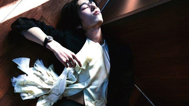 하이주얼리 워치를 빛내는 관능적인 맨즈 룩