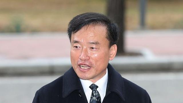 김종철 방미통위원장 첫 출근 “신속한 안건 처리, 최우선 과제”