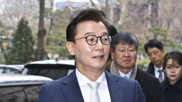 ‘통일교 금품 수수’ 전재수, 경찰 출석…“결단코 아냐”