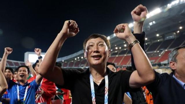 '전북서 실패' 김상식 감독, 베트남서 3관왕 명예회복 대반전!…'쌀딩크' 박항서 넘고 동남아 메이저대회 '트레블'